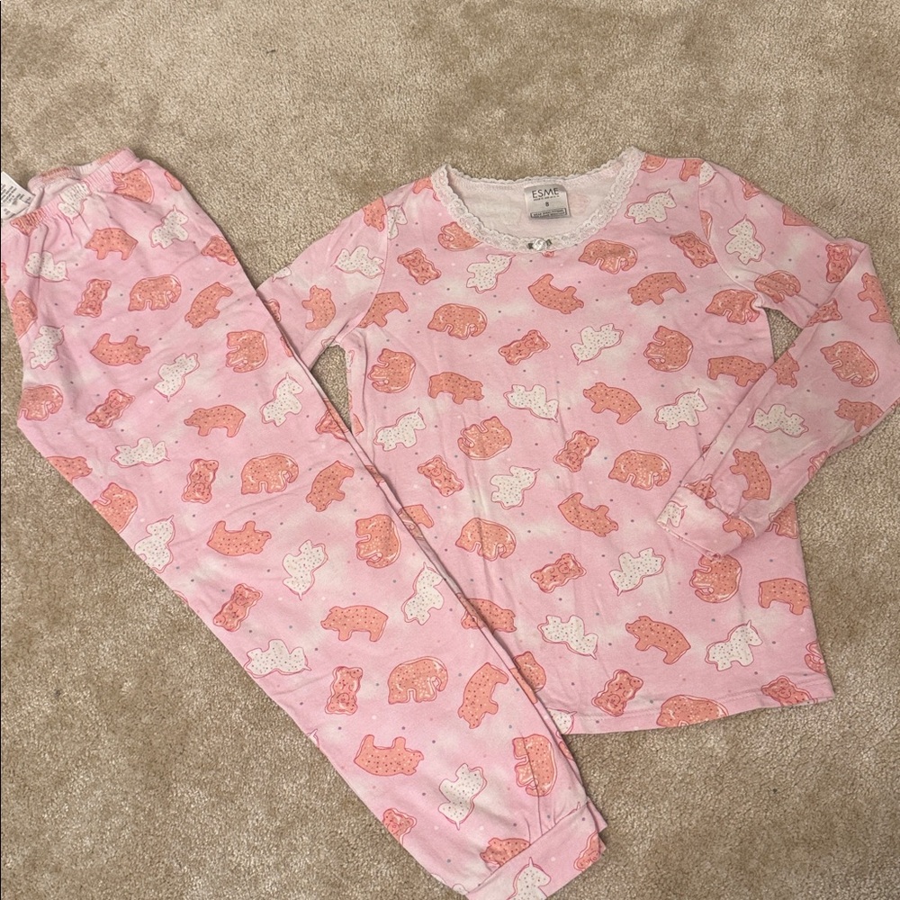ESME pajama set
Smoke free pet free home
Amazing condition